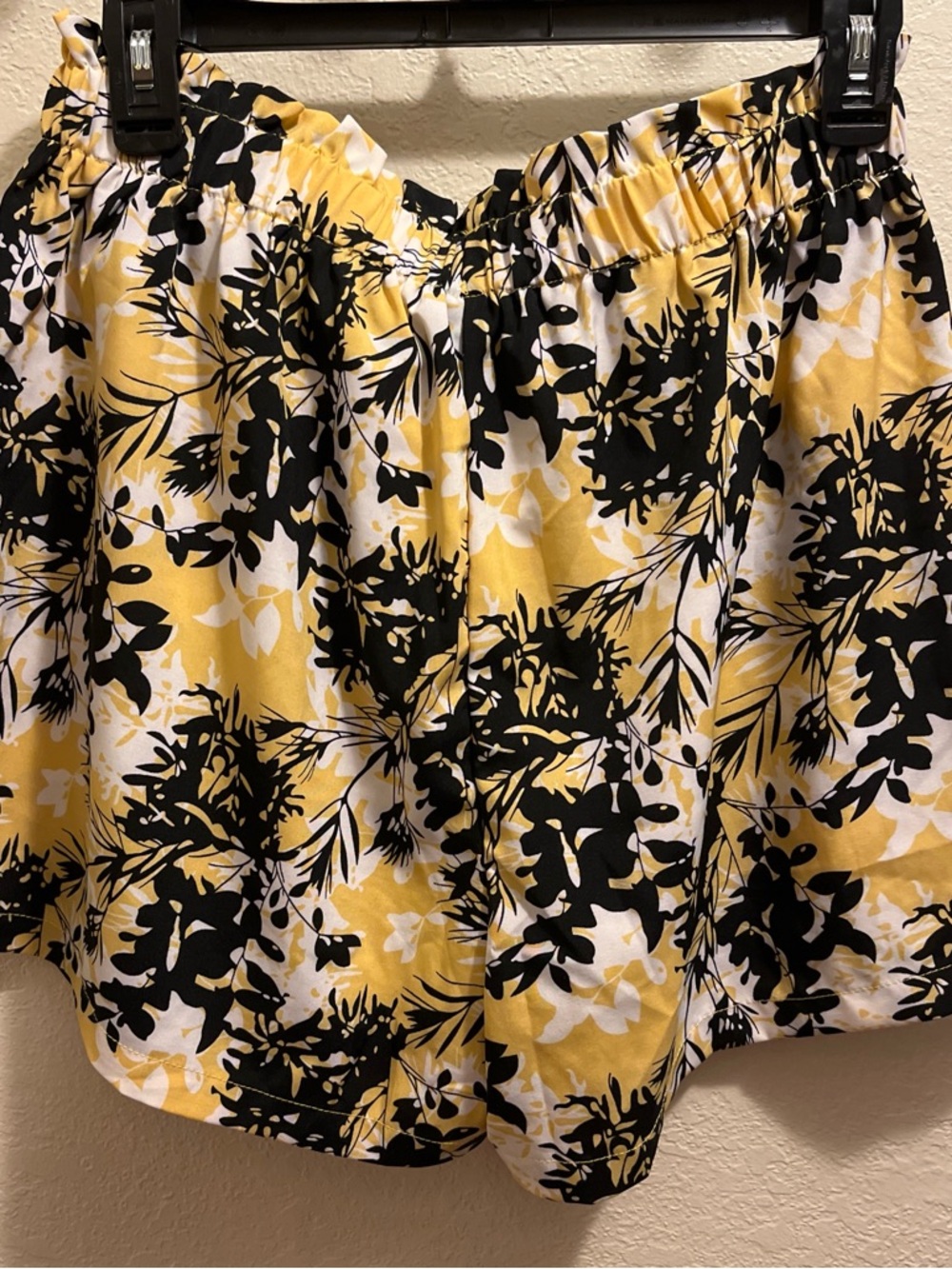 Women’s Yellow Floral Print Elastic Waist shorts
